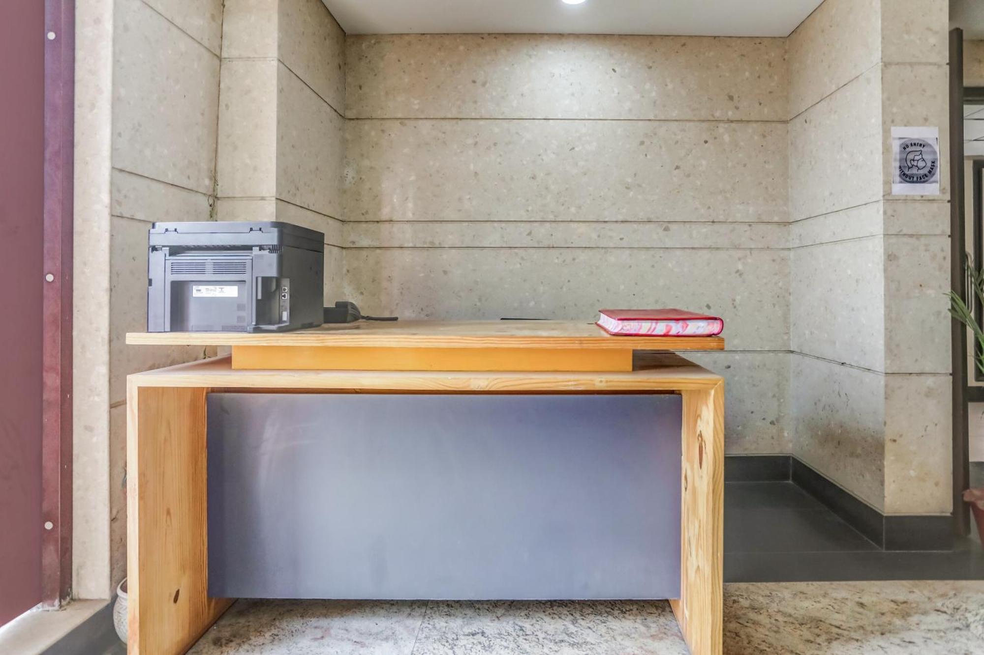 Collection O Limewood Stay Gurgaon Bagian luar foto