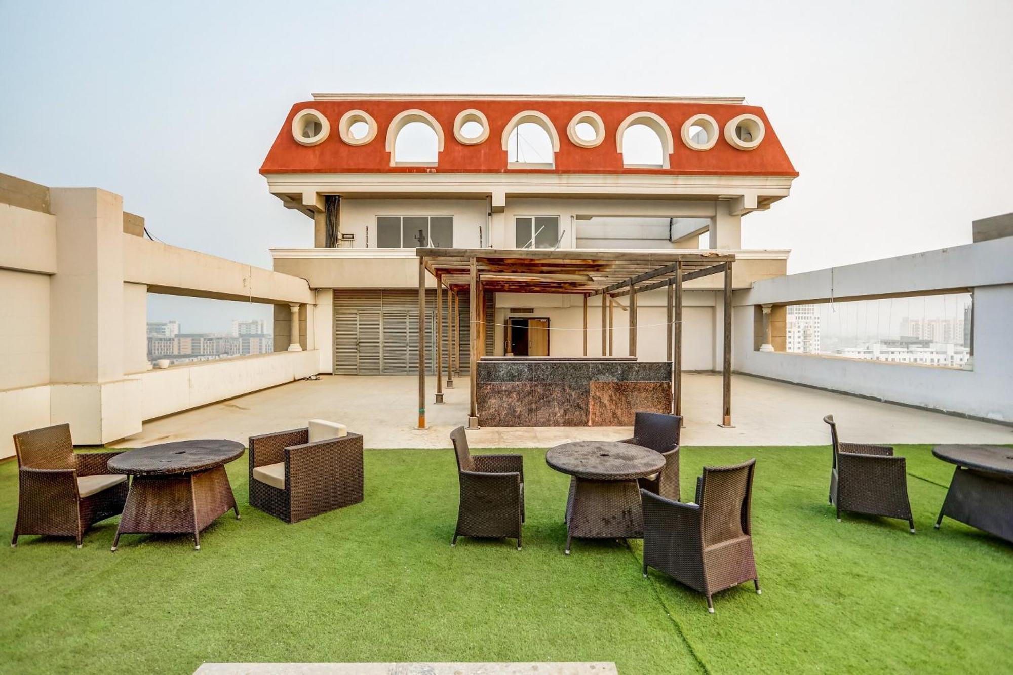 Collection O Limewood Stay Gurgaon Bagian luar foto
